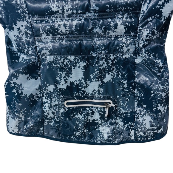 NIKE Running Vest Aeroloft 800 Puffer Down Camo Zip Pocket Women’s Size Medium - Picture 6 of 10